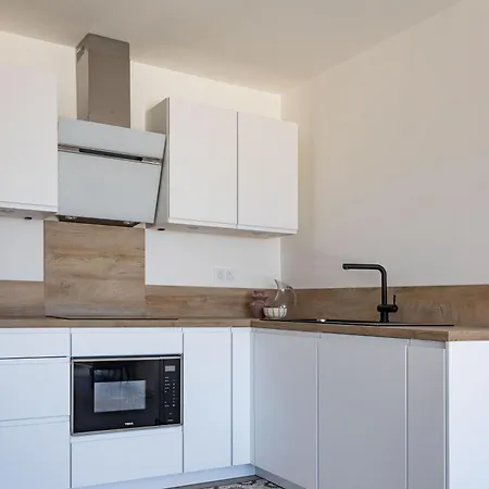 Bella Adonia Favone T2 Apartamento *
